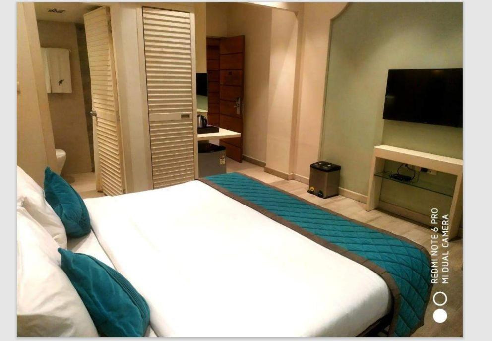 Ibiza The Fern Resort & Spa, Kolkata Ngoại thất bức ảnh