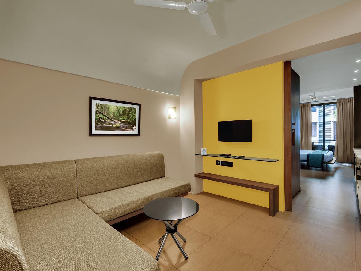 Ibiza The Fern Resort & Spa, Kolkata Ngoại thất bức ảnh